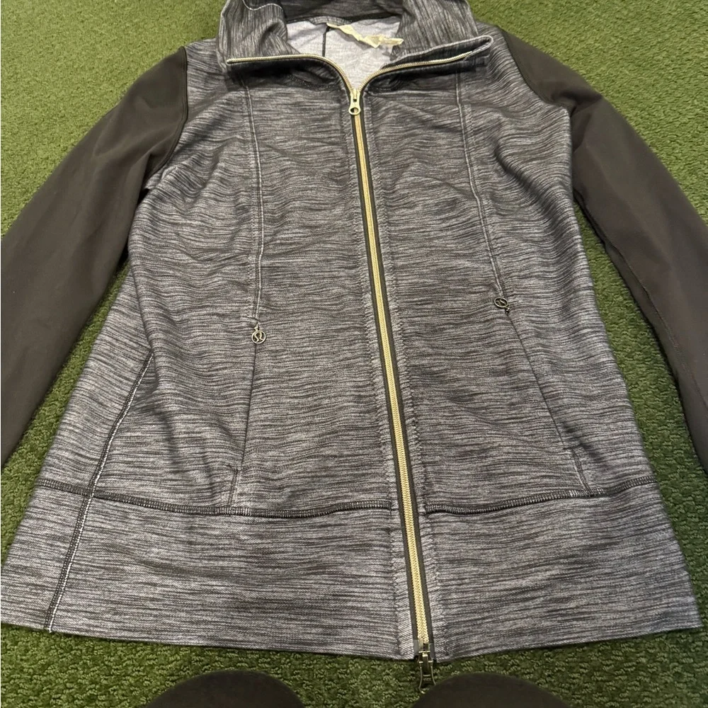 Lululemon Athletica DAILY YOGA JACKET 10 BLACK SLUB DENIM EUC host pick - Picture 3 of 15